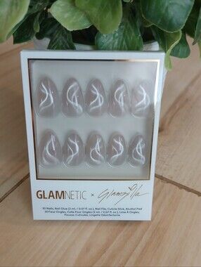 NWT Glamnetic X Glamzilla In Short Almond Brings You WOO-MAN !!! This Nail Is 😍